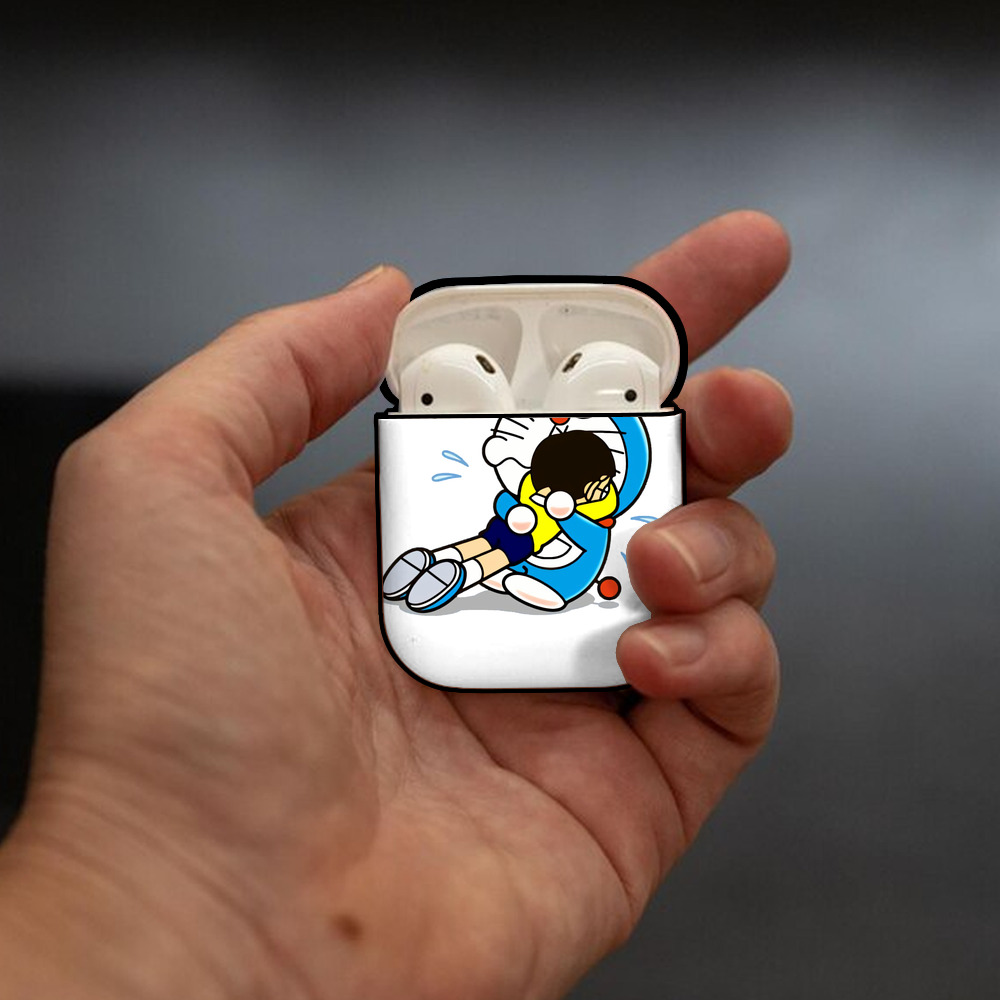 ドラえもん Doraemon AirPods 第2世代保護ケース ハードシェル ブラック 耐衝撃・防指紋・カラビナ付き