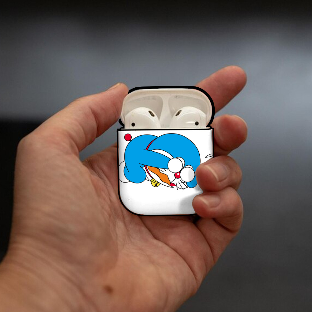 ドラえもん Doraemon AirPods 第2世代保護ケース ハードシェル ブラック 耐衝撃・防指紋・カラビナ付き