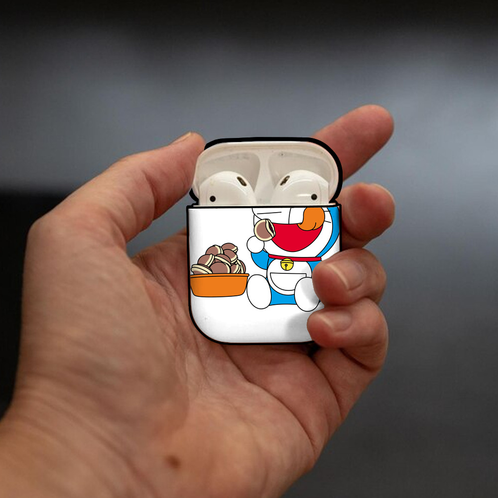 ドラえもん Doraemon AirPods 第2世代保護ケース ハードシェル ブラック 耐衝撃・防指紋・カラビナ付き