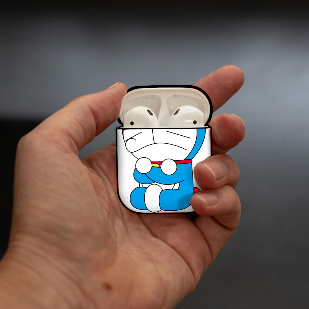 ドラえもん Doraemon AirPods 第2世代保護ケース ハードシェル ブラック 耐衝撃・防指紋・カラビナ付き