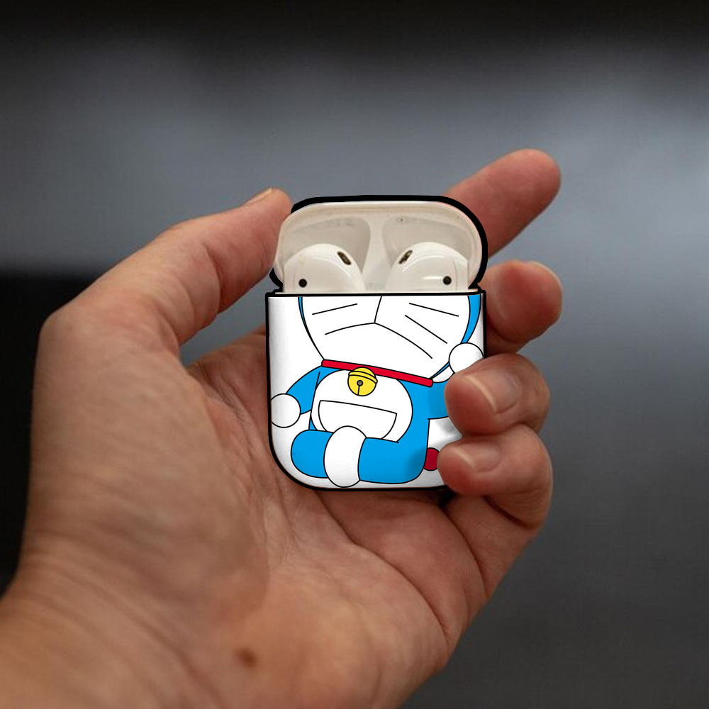 ドラえもん Doraemon AirPods 第2世代保護ケース ハードシェル ブラック 耐衝撃・防指紋・カラビナ付き