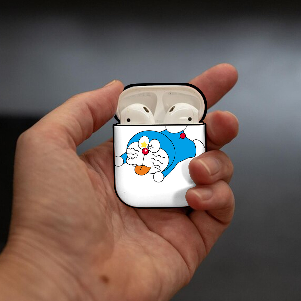 ドラえもん Doraemon AirPods 第2世代保護ケース ハードシェル ブラック 耐衝撃・防指紋・カラビナ付き