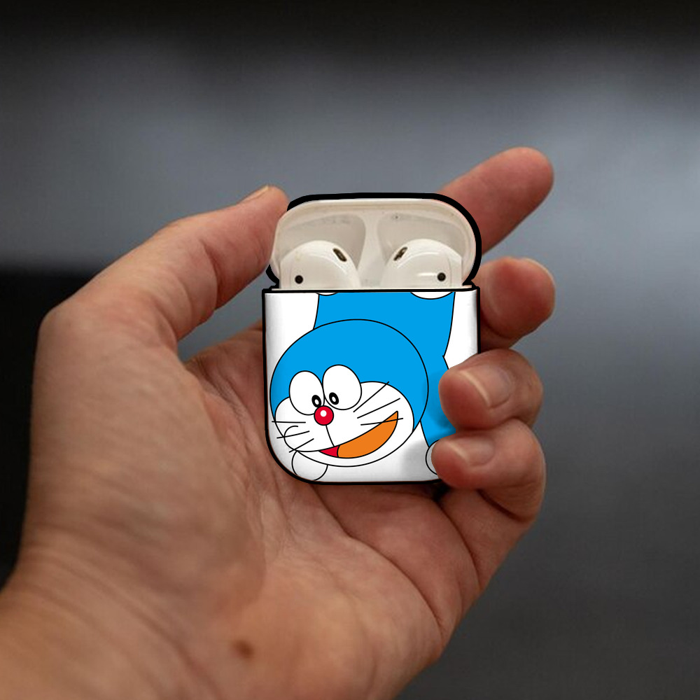 ドラえもん Doraemon AirPods 第2世代保護ケース ハードシェル ブラック 耐衝撃・防指紋・カラビナ付き
