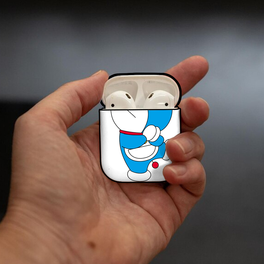 ドラえもん Doraemon AirPods 第2世代保護ケース ハードシェル ブラック 耐衝撃・防指紋・カラビナ付き
