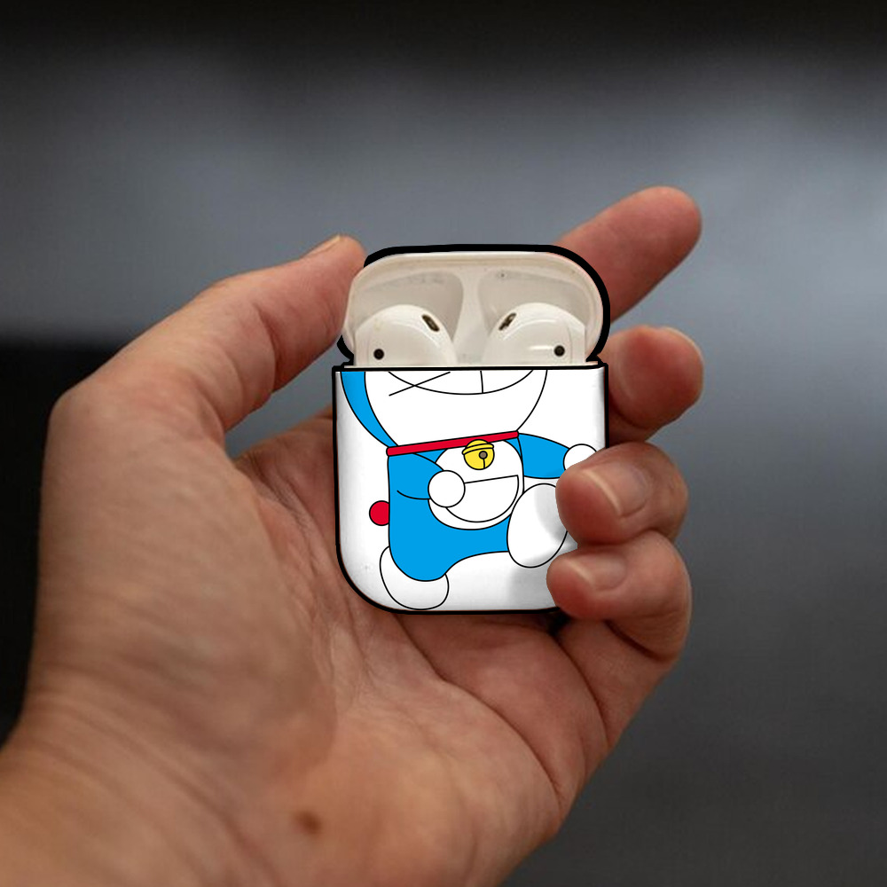 ドラえもん Doraemon AirPods 第2世代保護ケース ハードシェル ブラック 耐衝撃・防指紋・カラビナ付き