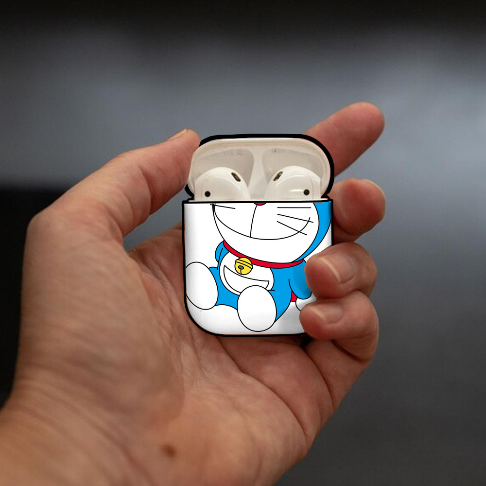 ドラえもん Doraemon AirPods 第2世代保護ケース ハードシェル ブラック 耐衝撃・防指紋・カラビナ付き
