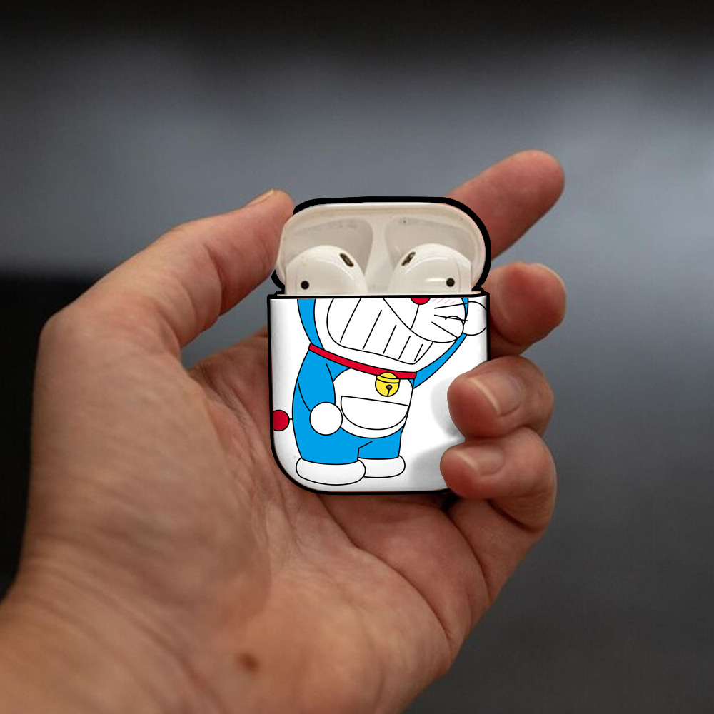 ドラえもん Doraemon AirPods 第2世代保護ケース ハードシェル ブラック 耐衝撃・防指紋・カラビナ付き