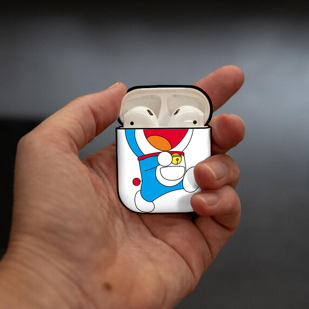 ドラえもん Doraemon AirPods 第2世代保護ケース ハードシェル ブラック 耐衝撃・防指紋・カラビナ付き