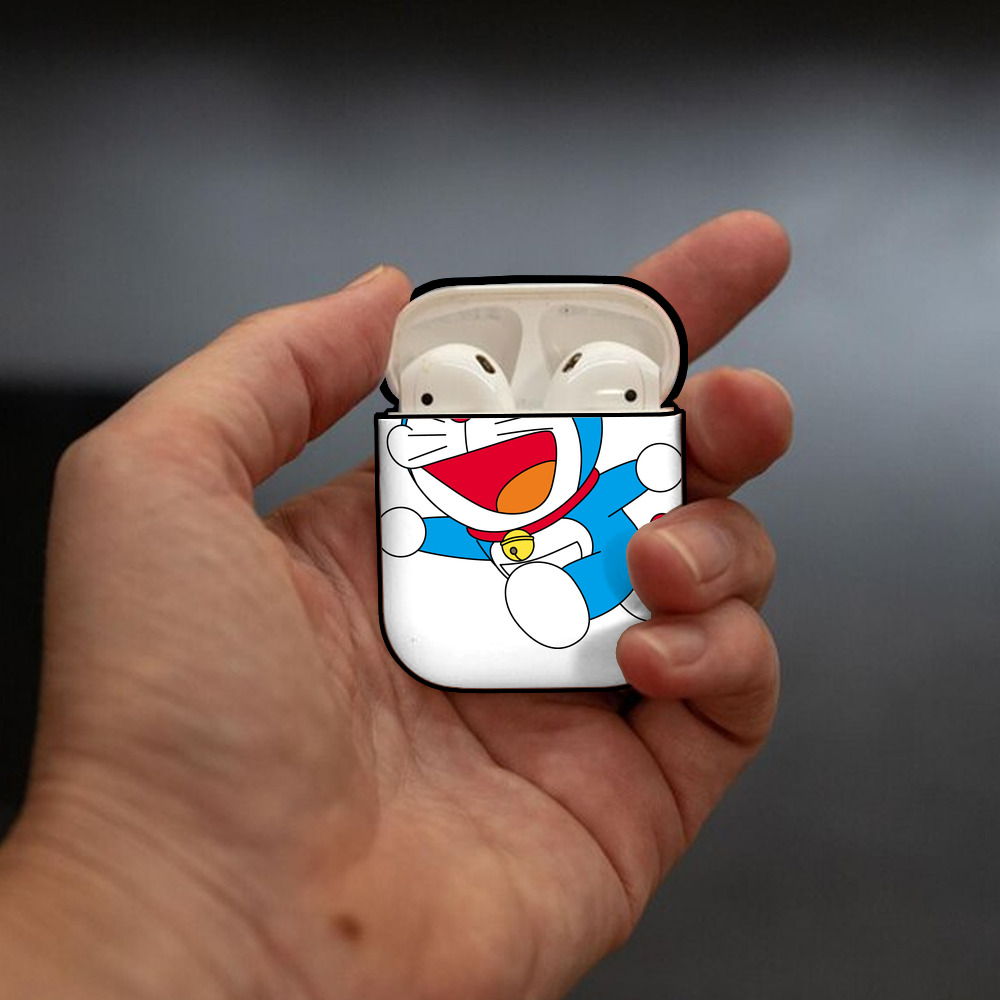 ドラえもん Doraemon AirPods 第2世代保護ケース ハードシェル ブラック 耐衝撃・防指紋・カラビナ付き