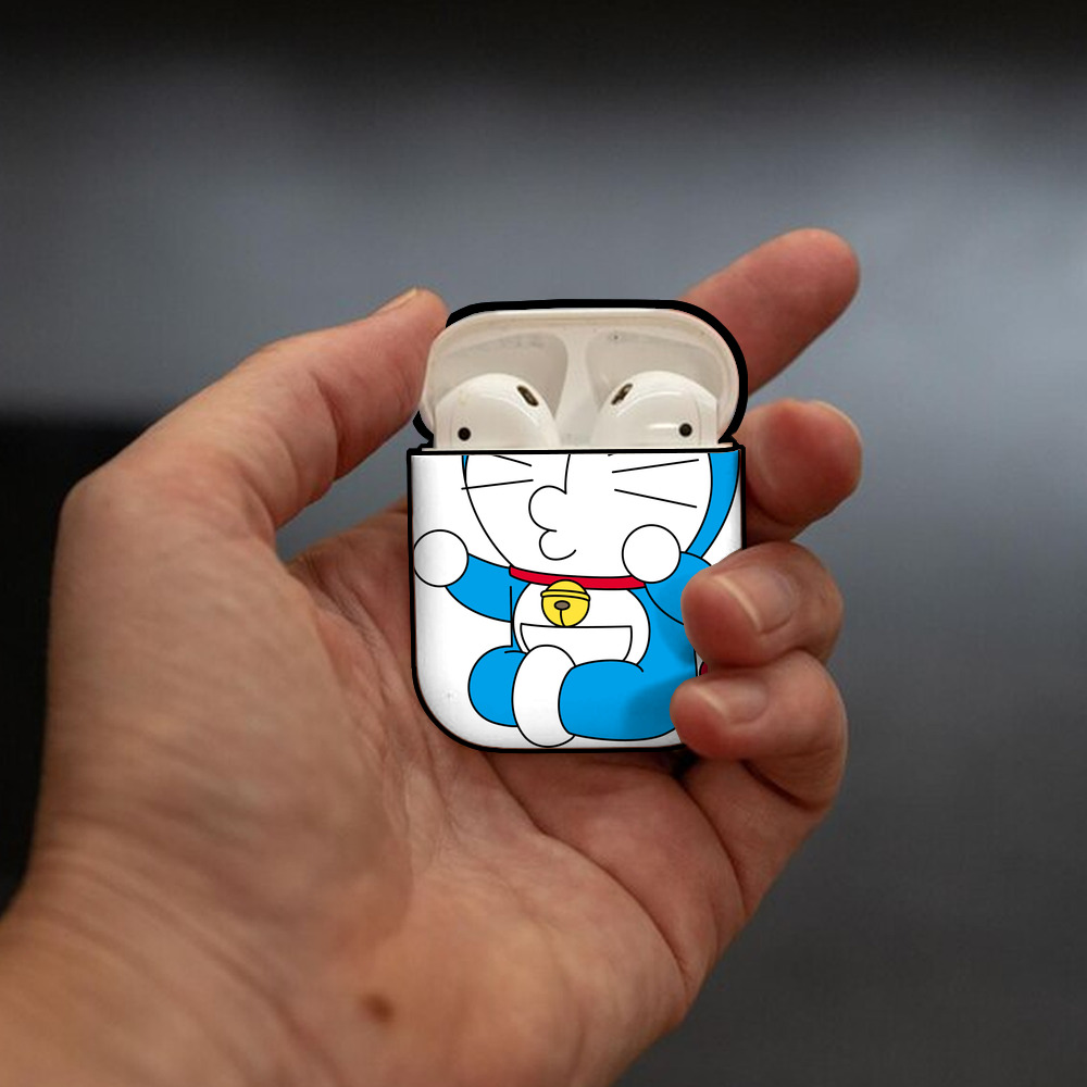 ドラえもん Doraemon AirPods 第2世代保護ケース ハードシェル ブラック 耐衝撃・防指紋・カラビナ付き