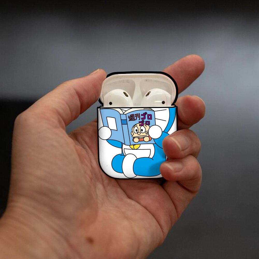 ドラえもん Doraemon AirPods 第2世代保護ケース ハードシェル ブラック 耐衝撃・防指紋・カラビナ付き