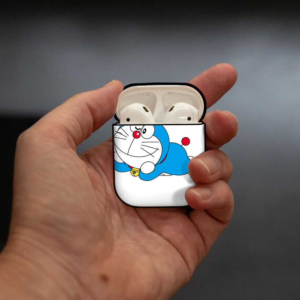 ドラえもん Doraemon AirPods 第2世代保護ケース ハードシェル ブラック 耐衝撃・防指紋・カラビナ付き