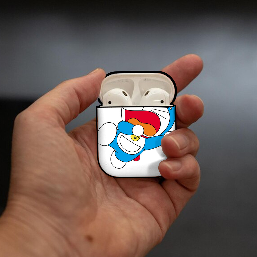 ドラえもん Doraemon AirPods 第2世代保護ケース ハードシェル ブラック 耐衝撃・防指紋・カラビナ付き