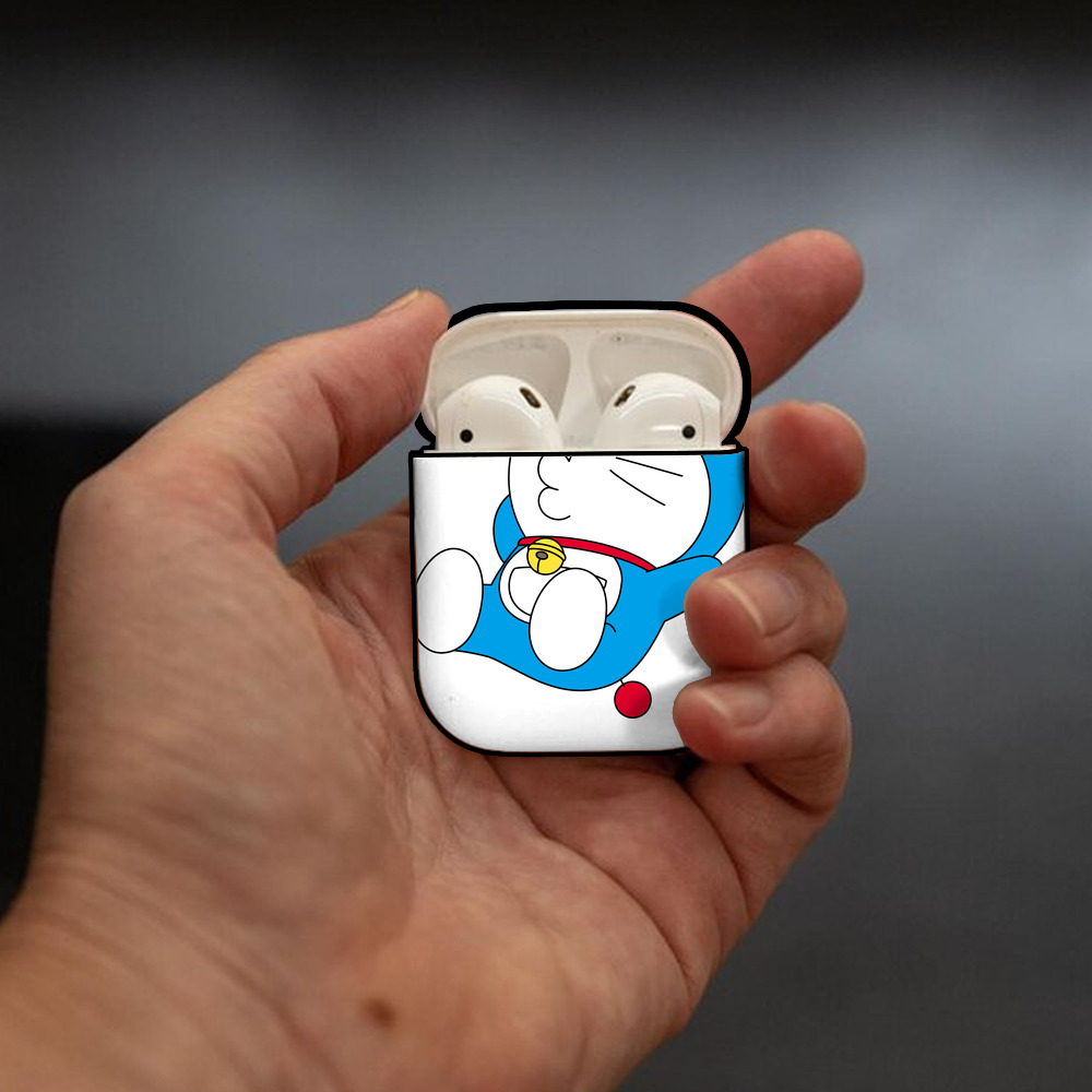 ドラえもん Doraemon AirPods 第2世代保護ケース ハードシェル ブラック 耐衝撃・防指紋・カラビナ付き