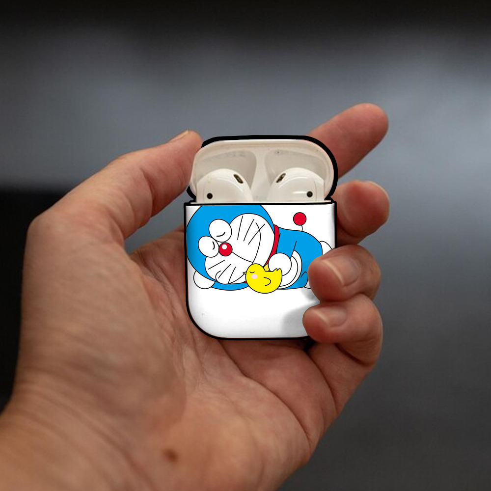 ドラえもん Doraemon AirPods 第2世代保護ケース ハードシェル ブラック 耐衝撃・防指紋・カラビナ付き