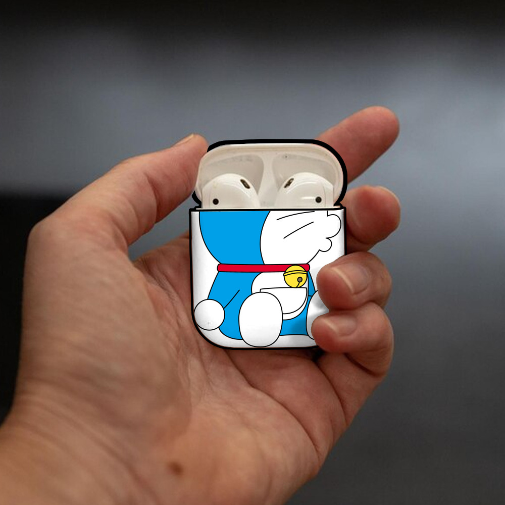 ドラえもん Doraemon AirPods 第2世代保護ケース ハードシェル ブラック 耐衝撃・防指紋・カラビナ付き