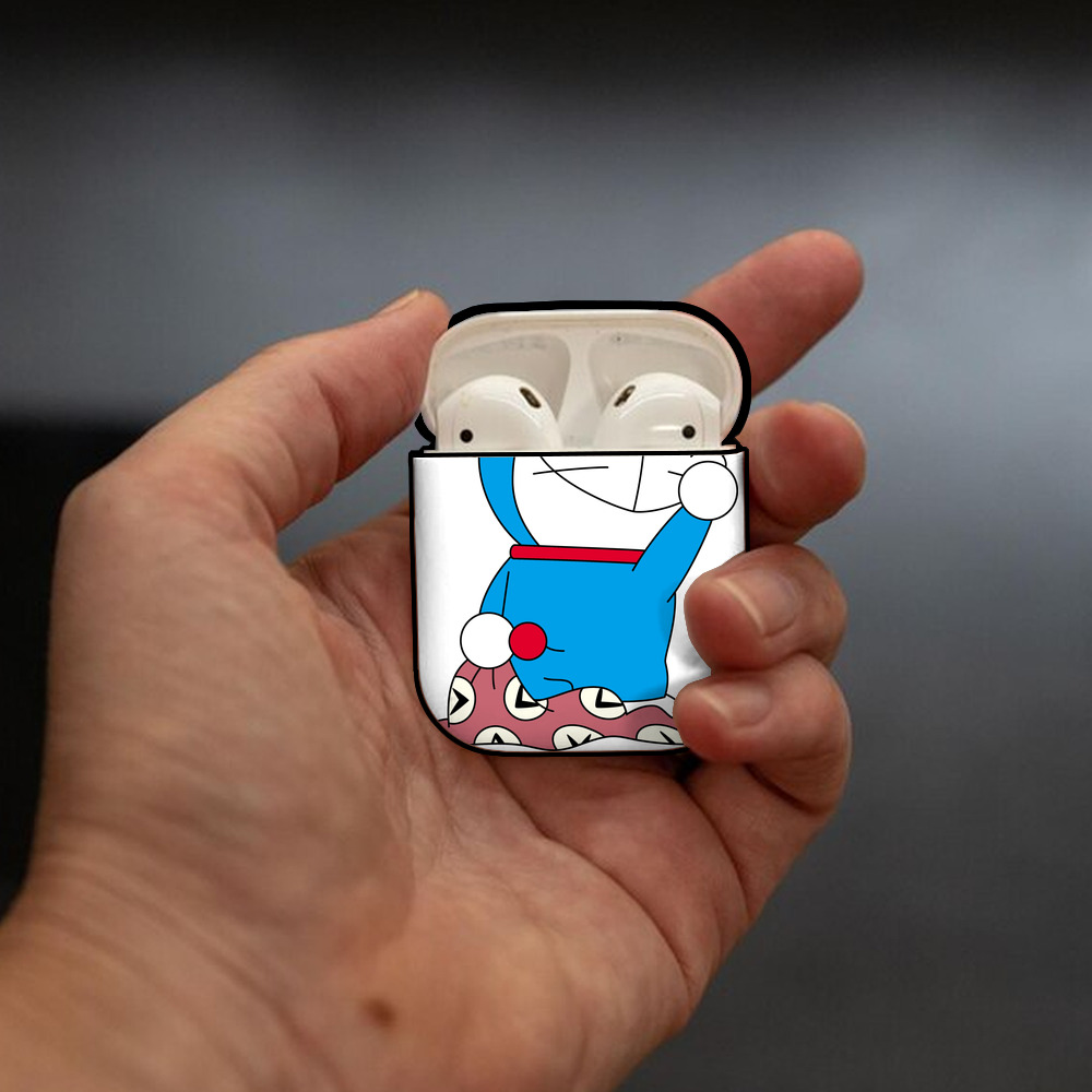 ドラえもん Doraemon AirPods 第2世代保護ケース ハードシェル ブラック 耐衝撃・防指紋・カラビナ付き