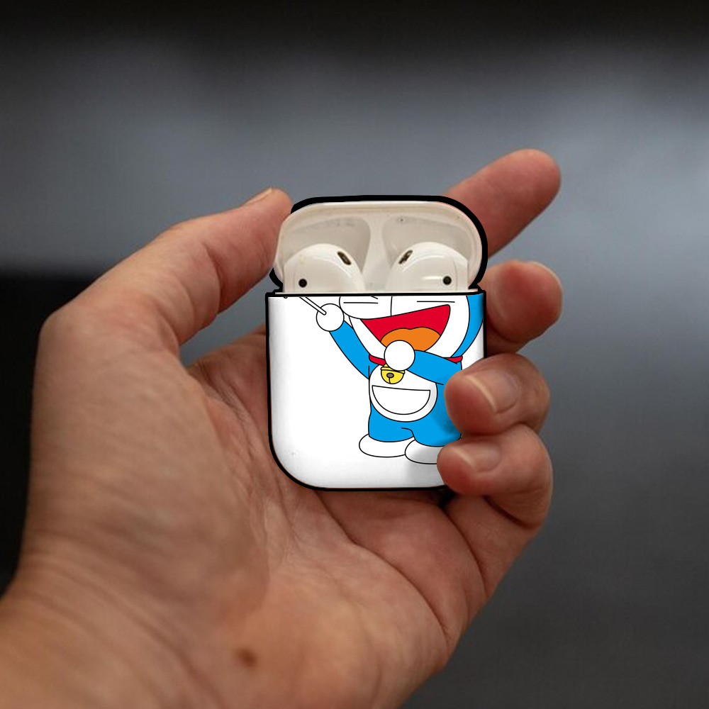 ドラえもん Doraemon AirPods 第2世代保護ケース ハードシェル ブラック 耐衝撃・防指紋・カラビナ付き