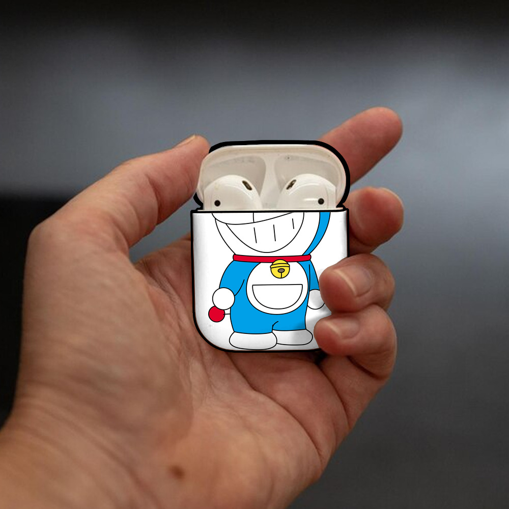 ドラえもん Doraemon AirPods 第2世代保護ケース ハードシェル ブラック 耐衝撃・防指紋・カラビナ付き