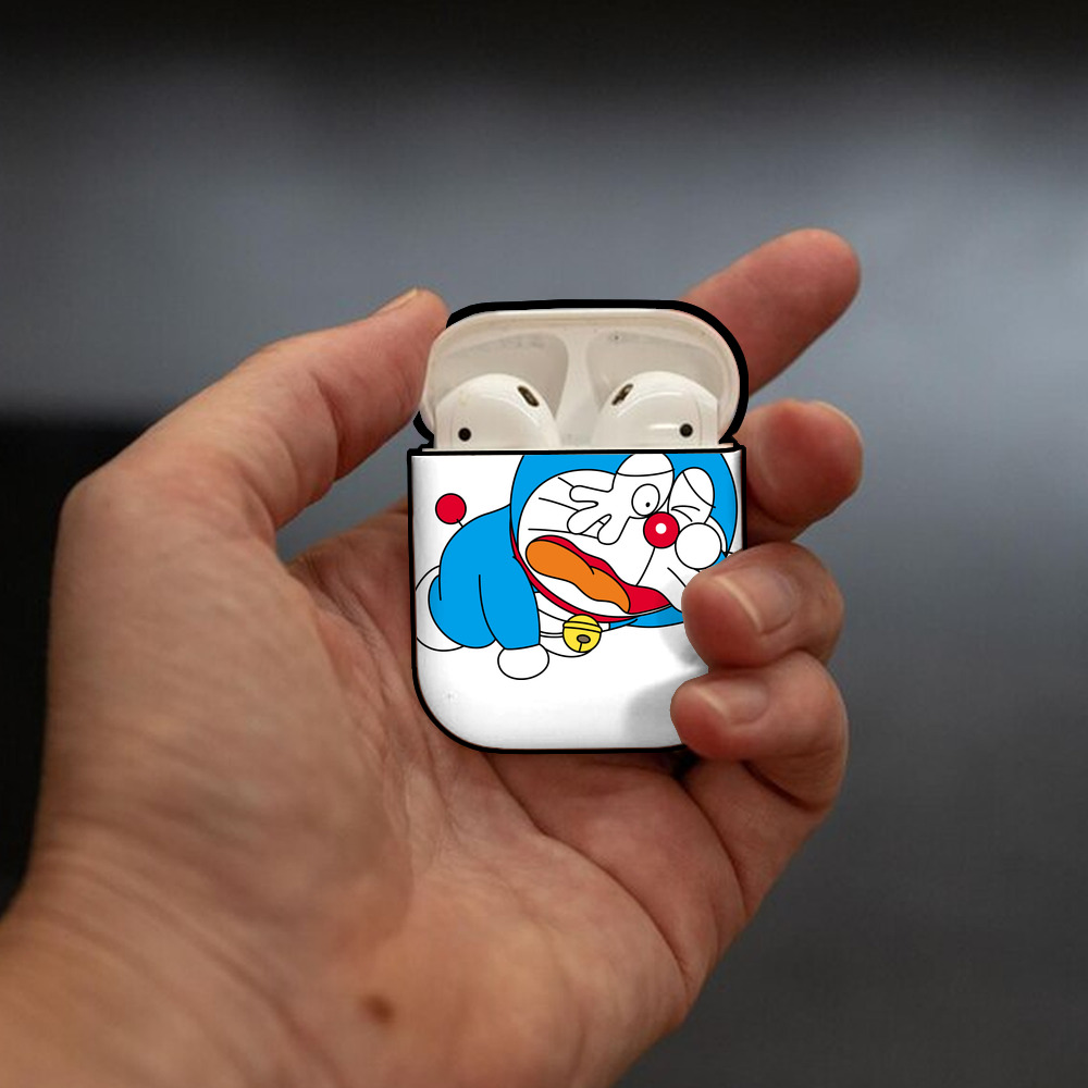 ドラえもん Doraemon AirPods 第2世代保護ケース ハードシェル ブラック 耐衝撃・防指紋・カラビナ付き