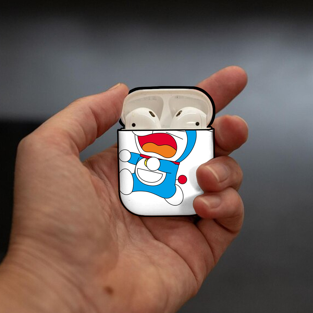 ドラえもん Doraemon AirPods 第2世代保護ケース ハードシェル ブラック 耐衝撃・防指紋・カラビナ付き