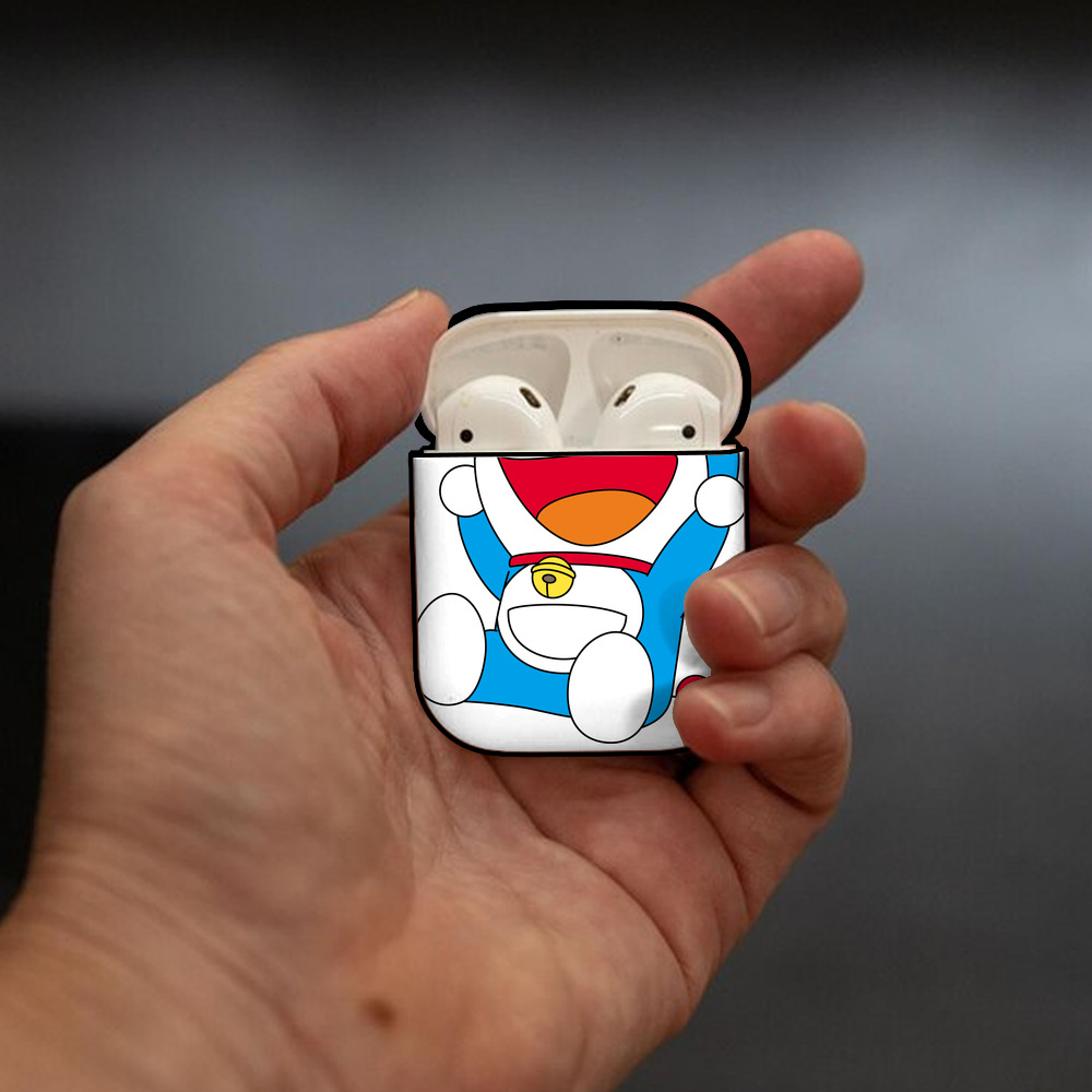 ドラえもん Doraemon AirPods 第2世代保護ケース ハードシェル ブラック 耐衝撃・防指紋・カラビナ付き