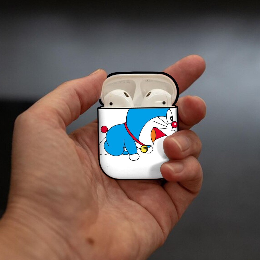 ドラえもん Doraemon AirPods 第2世代保護ケース ハードシェル ブラック 耐衝撃・防指紋・カラビナ付き