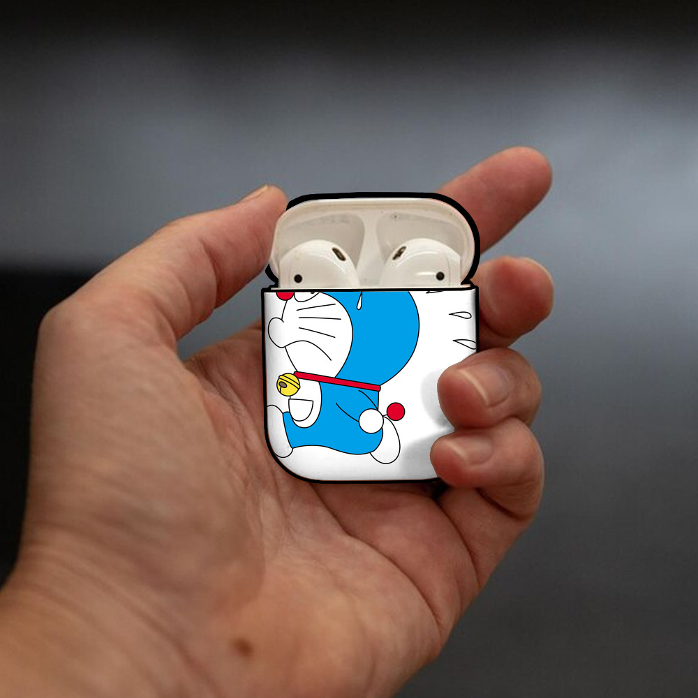 ドラえもん Doraemon AirPods 第2世代保護ケース ハードシェル ブラック 耐衝撃・防指紋・カラビナ付き