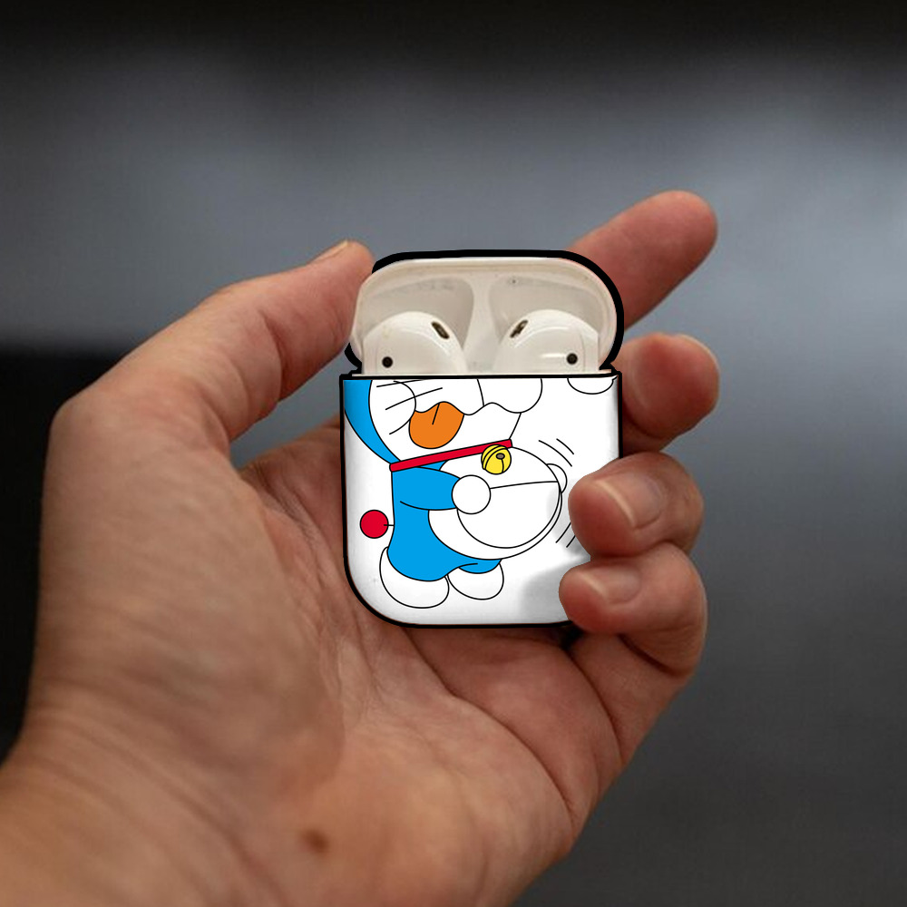 ドラえもん Doraemon AirPods 第2世代保護ケース ハードシェル ブラック 耐衝撃・防指紋・カラビナ付き