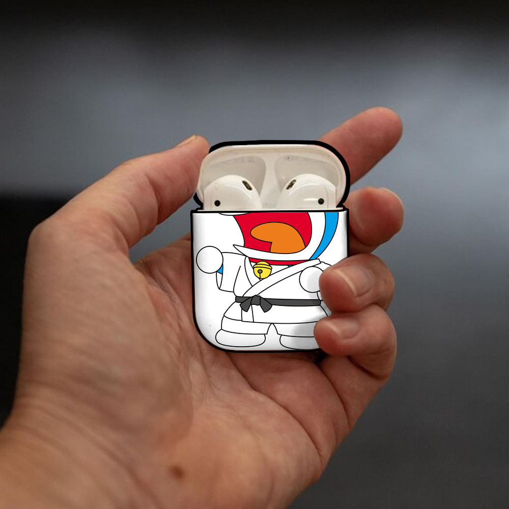 ドラえもん Doraemon AirPods 第2世代保護ケース ハードシェル ブラック 耐衝撃・防指紋・カラビナ付き