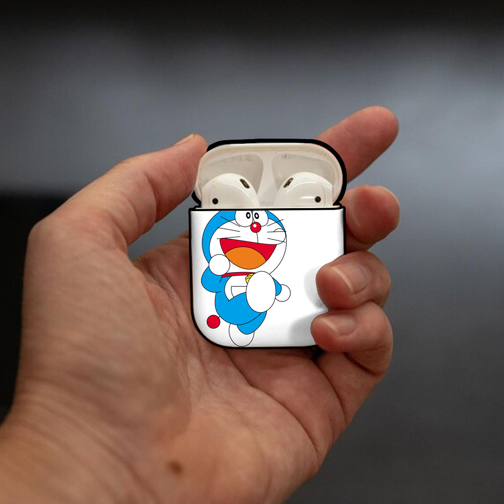 ドラえもん Doraemon AirPods 第2世代保護ケース ハードシェル ブラック 耐衝撃・防指紋・カラビナ付き