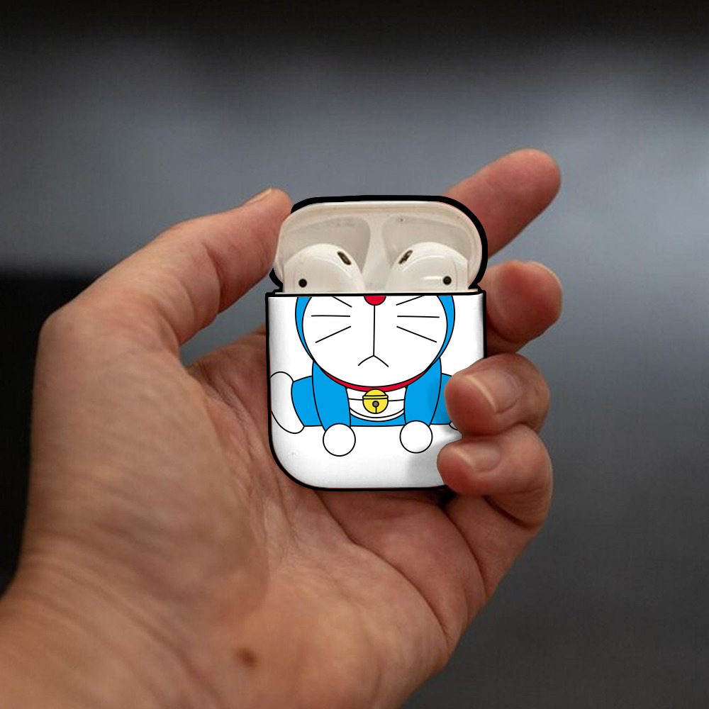 ドラえもん Doraemon AirPods 第2世代保護ケース ハードシェル ブラック 耐衝撃・防指紋・カラビナ付き
