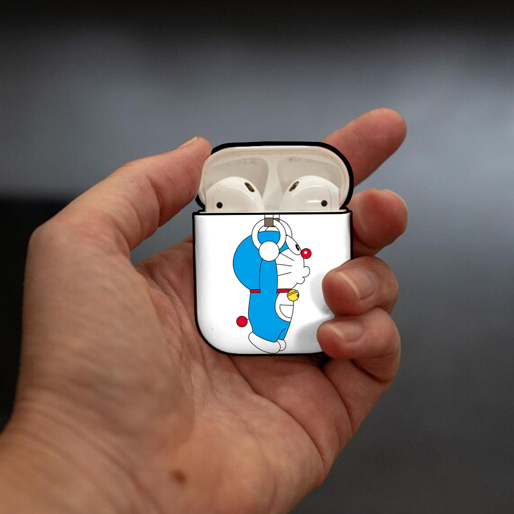 ドラえもん Doraemon AirPods 第2世代保護ケース ハードシェル ブラック 耐衝撃・防指紋・カラビナ付き