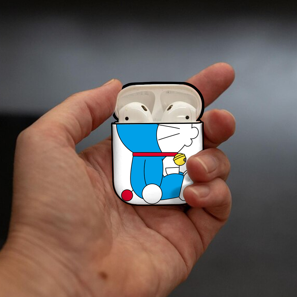 ドラえもん Doraemon AirPods 第2世代保護ケース ハードシェル ブラック 耐衝撃・防指紋・カラビナ付き