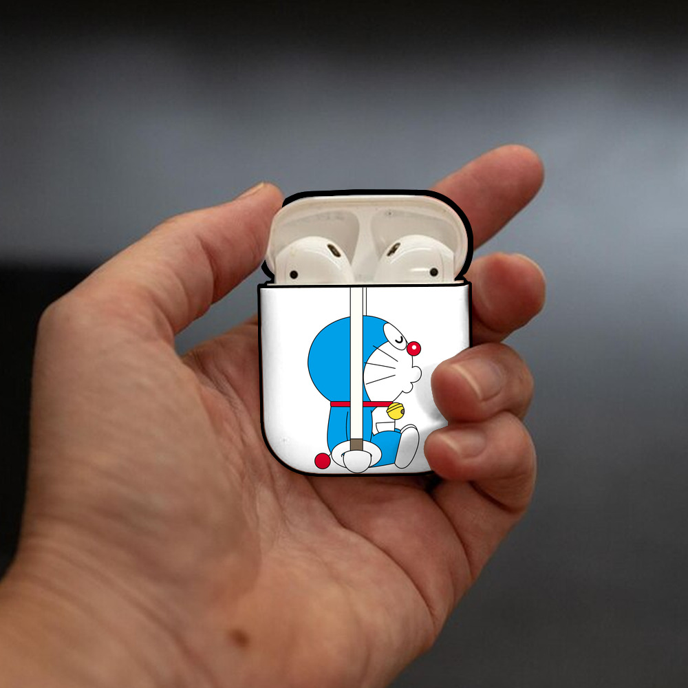 ドラえもん Doraemon AirPods 第2世代保護ケース ハードシェル ブラック 耐衝撃・防指紋・カラビナ付き