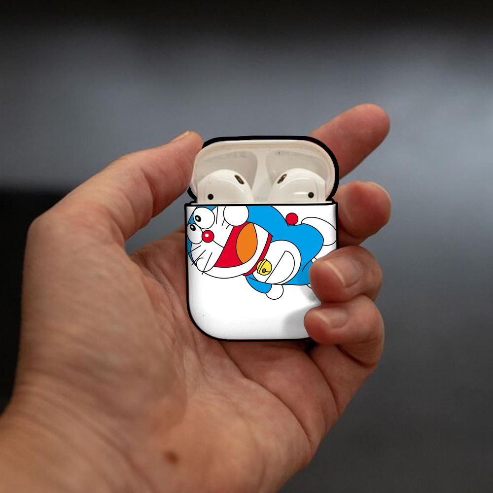 ドラえもん Doraemon AirPods 第2世代保護ケース ハードシェル ブラック 耐衝撃・防指紋・カラビナ付き