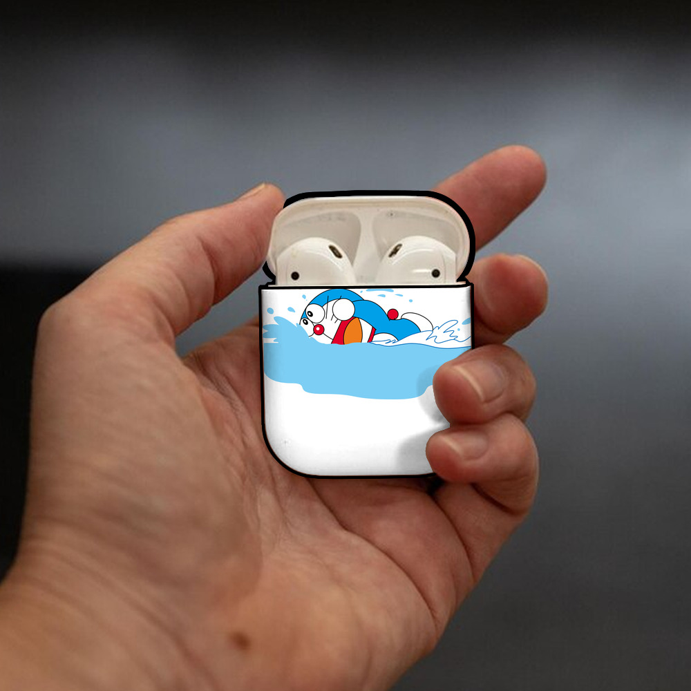 ドラえもん Doraemon AirPods 第2世代保護ケース ハードシェル ブラック 耐衝撃・防指紋・カラビナ付き