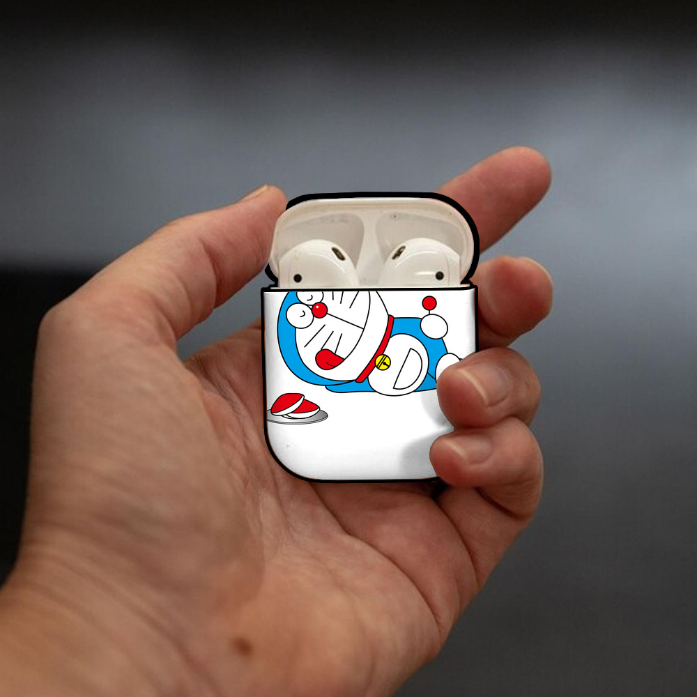 ドラえもん Doraemon AirPods 第2世代保護ケース ハードシェル ブラック 耐衝撃・防指紋・カラビナ付き