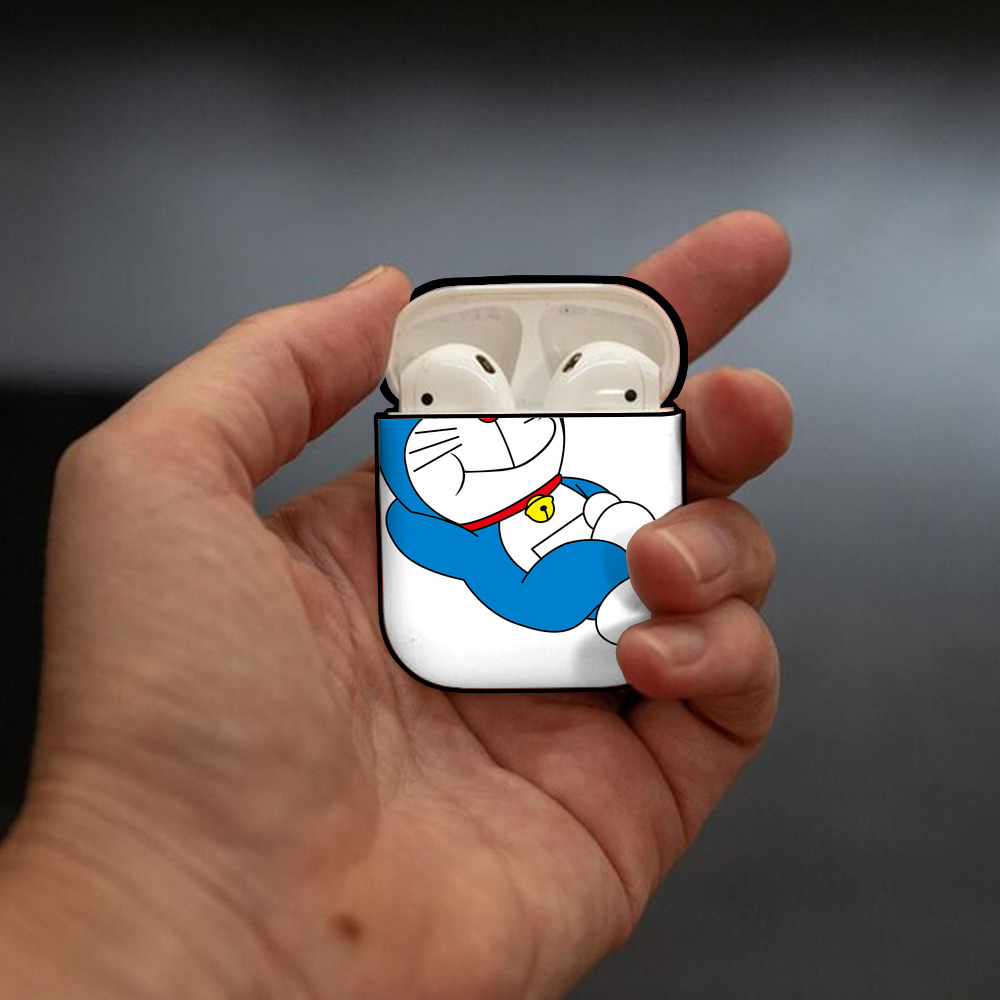 ドラえもん Doraemon AirPods 第2世代保護ケース ハードシェル ブラック 耐衝撃・防指紋・カラビナ付き