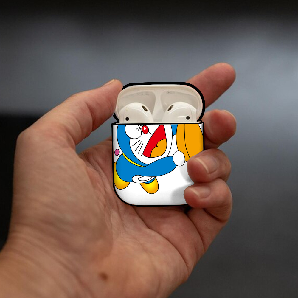 ドラえもん Doraemon AirPods 第2世代保護ケース ハードシェル ブラック 耐衝撃・防指紋・カラビナ付き