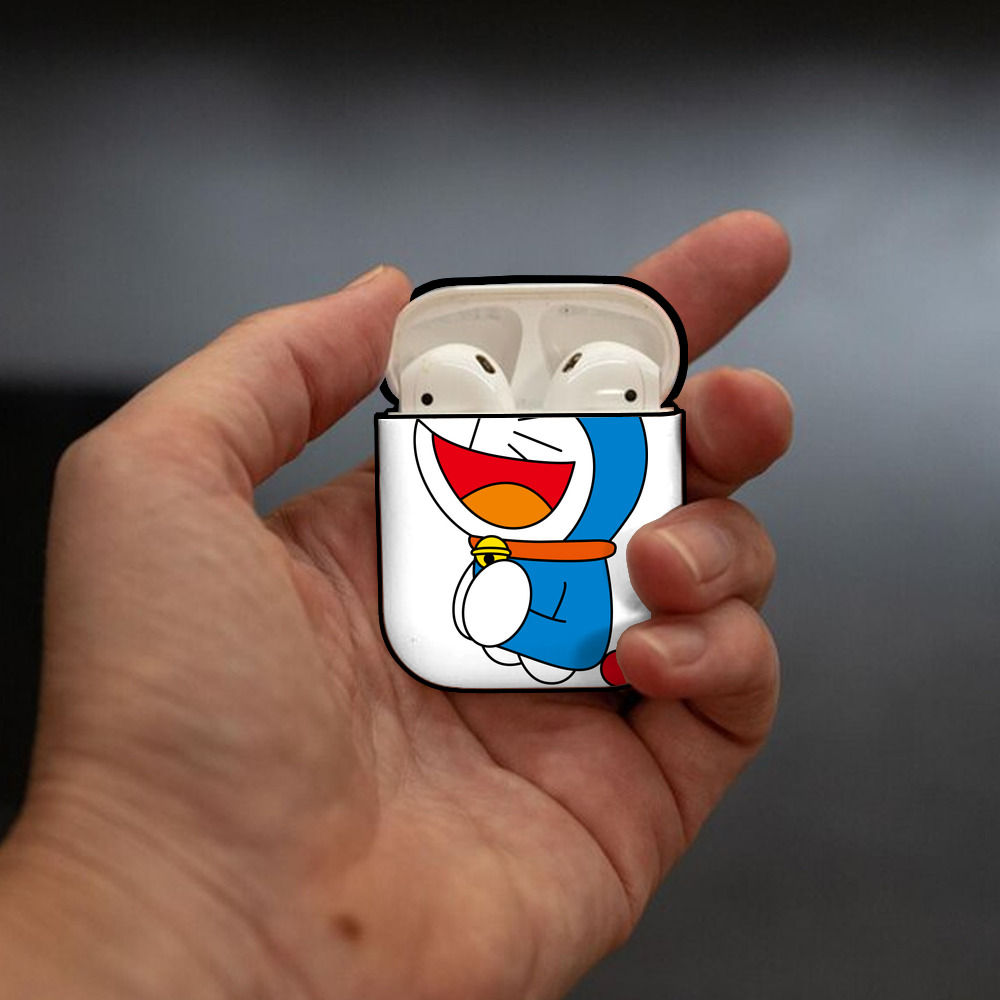 ドラえもん Doraemon AirPods 第2世代保護ケース ハードシェル ブラック 耐衝撃・防指紋・カラビナ付き