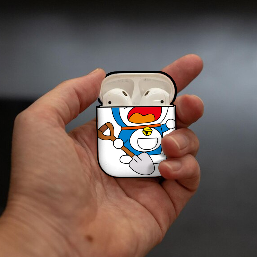 ドラえもん Doraemon AirPods 第2世代保護ケース ハードシェル ブラック 耐衝撃・防指紋・カラビナ付き