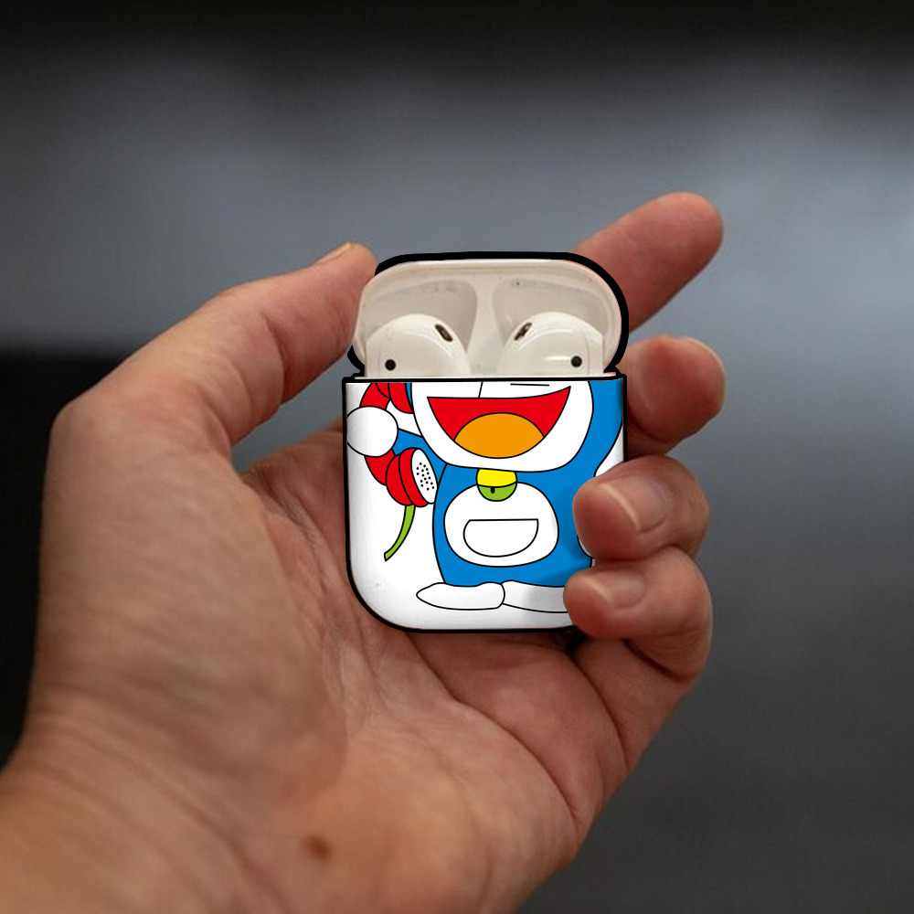 ドラえもん Doraemon AirPods 第2世代保護ケース ハードシェル ブラック 耐衝撃・防指紋・カラビナ付き