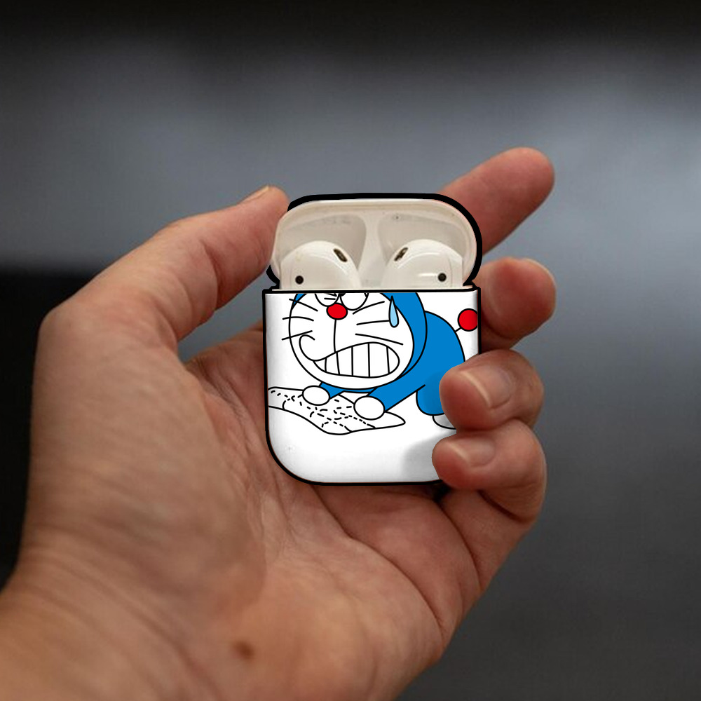 ドラえもん Doraemon AirPods 第2世代保護ケース ハードシェル ブラック 耐衝撃・防指紋・カラビナ付き