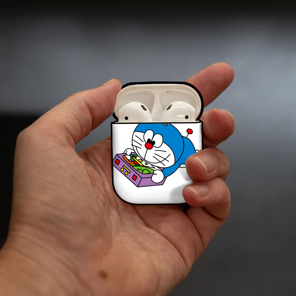 ドラえもん Doraemon AirPods 第2世代保護ケース ハードシェル ブラック 耐衝撃・防指紋・カラビナ付き