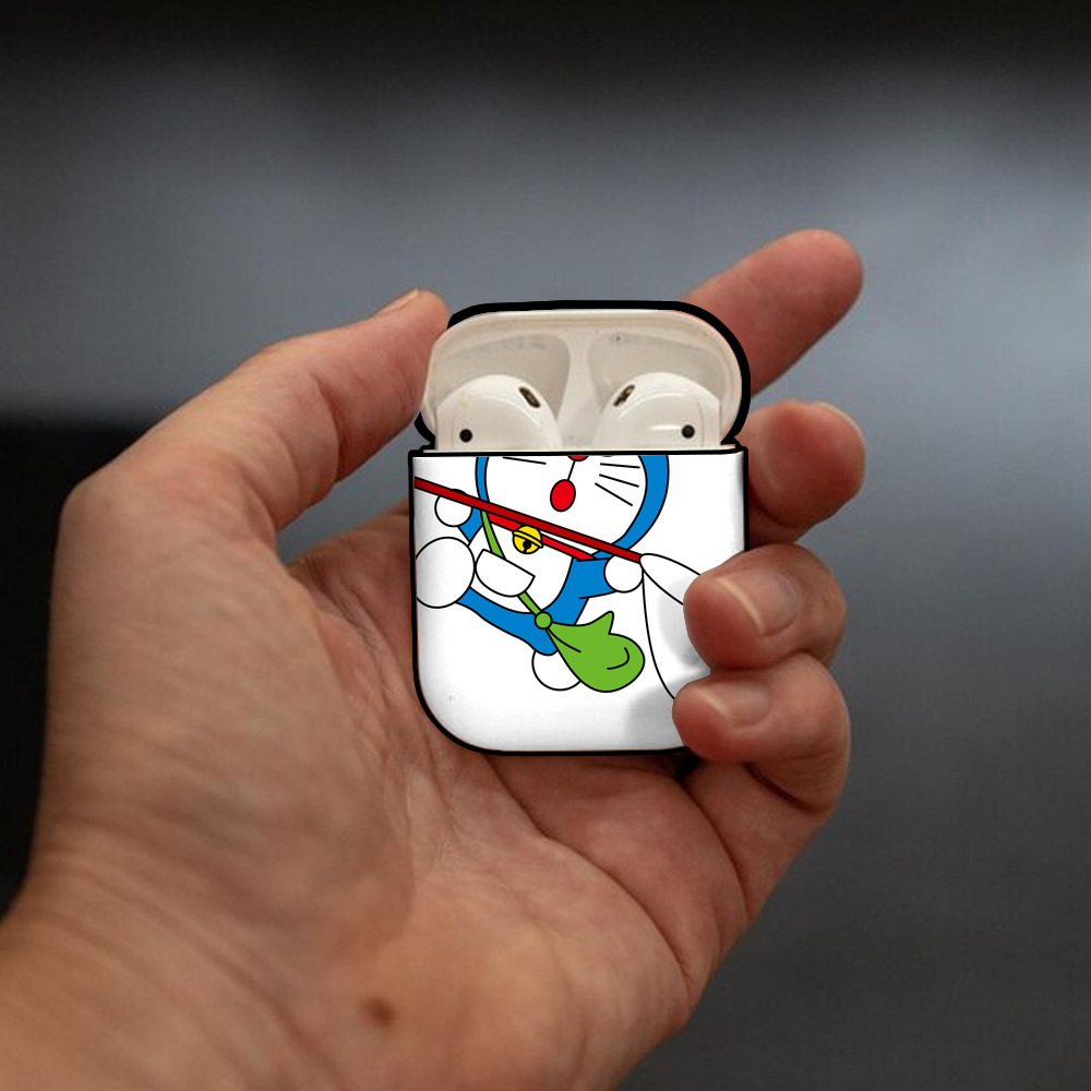 ドラえもん Doraemon AirPods 第2世代保護ケース ハードシェル ブラック 耐衝撃・防指紋・カラビナ付き
