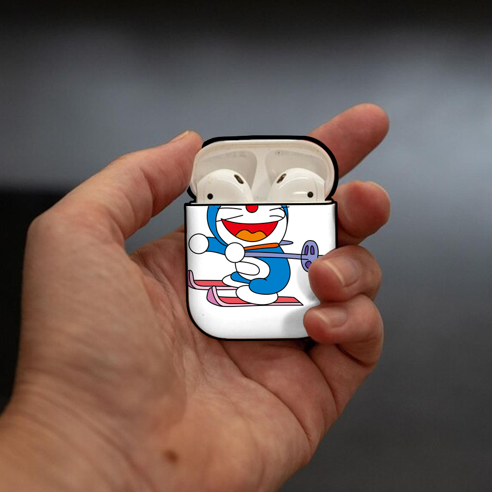 ドラえもん Doraemon AirPods 第2世代保護ケース ハードシェル ブラック 耐衝撃・防指紋・カラビナ付き