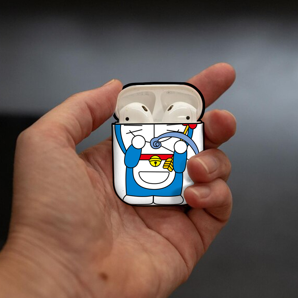 ドラえもん Doraemon AirPods 第2世代保護ケース ハードシェル ブラック 耐衝撃・防指紋・カラビナ付き