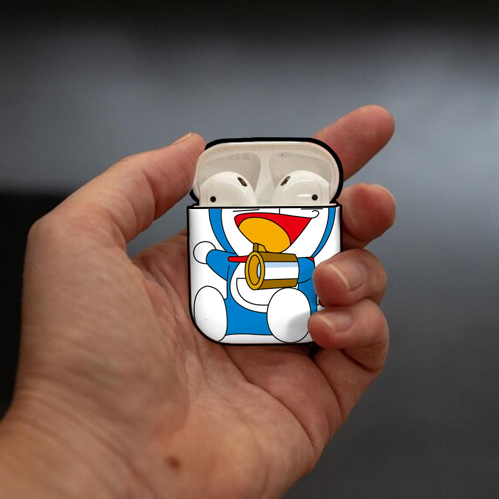 ドラえもん Doraemon AirPods 第2世代保護ケース ハードシェル ブラック 耐衝撃・防指紋・カラビナ付き
