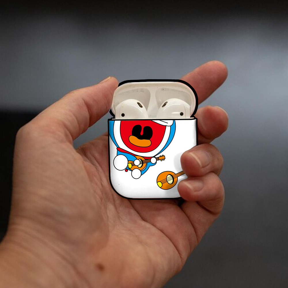 ドラえもん Doraemon AirPods 第2世代保護ケース ハードシェル ブラック 耐衝撃・防指紋・カラビナ付き